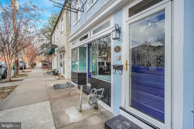 $2,850 | 1109 Caroline Street, Fredericksburg, VA 22401