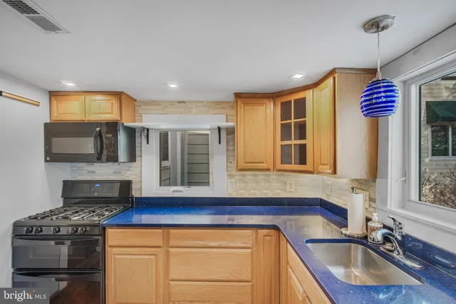 $2,850 | 1109 Caroline Street, Fredericksburg, VA 22401