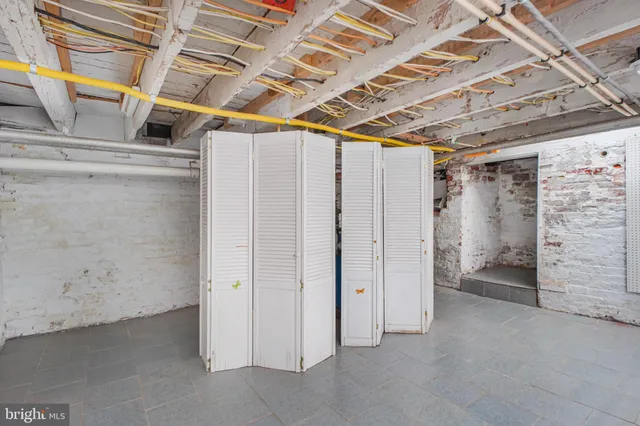 $2,850 | 1109 Caroline Street, Fredericksburg, VA 22401