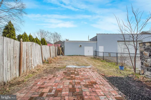 $2,850 | 1109 Caroline Street, Fredericksburg, VA 22401