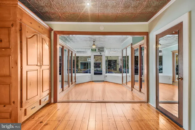 $2,850 | 1109 Caroline Street, Fredericksburg, VA 22401