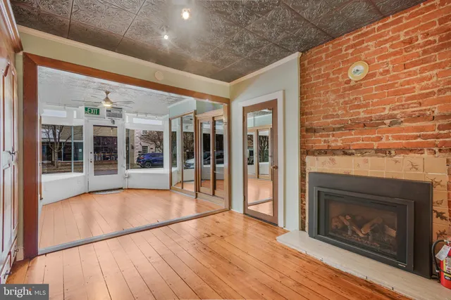 $2,850 | 1109 Caroline Street, Fredericksburg, VA 22401