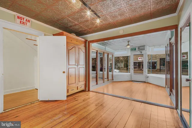 $2,850 | 1109 Caroline Street, Fredericksburg, VA 22401