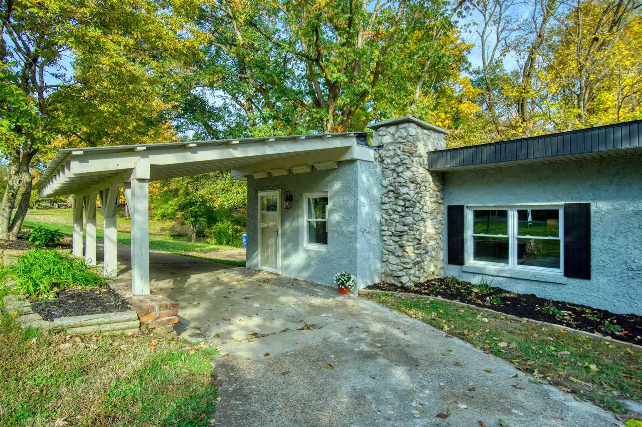 10031 Fischer Road Evansville, IN 47720 - Photo 4 of 28 Gallery Image 4