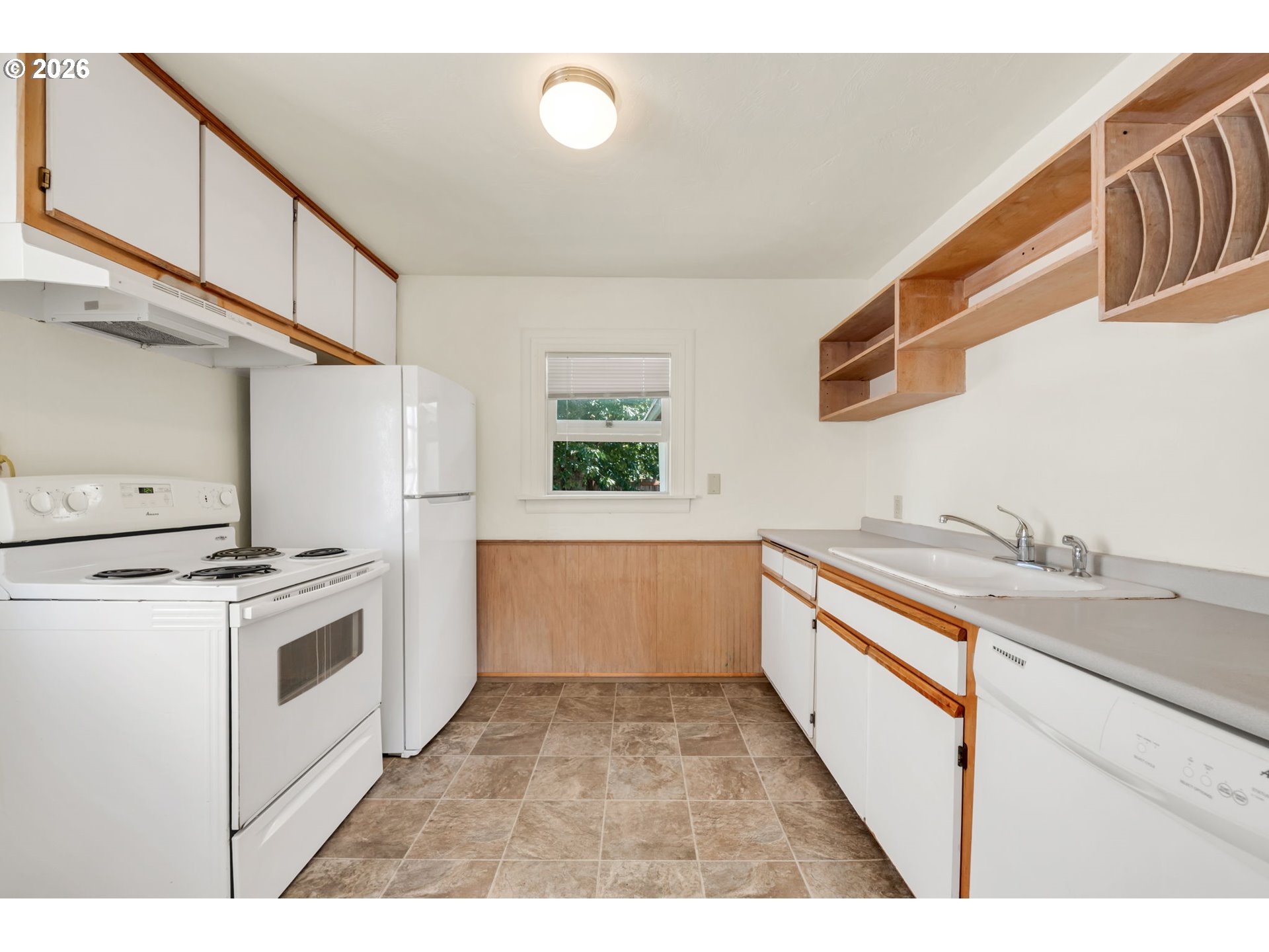 2025 Devos Street Eugene, OR 97402 - Photo 8 of 29