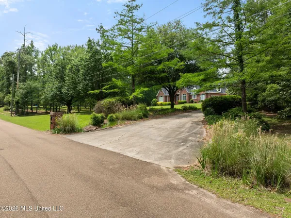 $640,000 | 21 Shady Creek Trail Northeast, Brookhaven, MS 39601