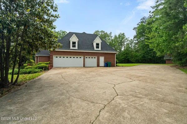 $640,000 | 21 Shady Creek Trail Northeast, Brookhaven, MS 39601