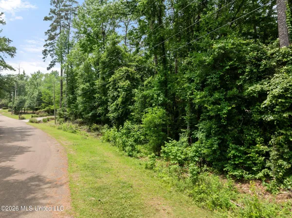 $640,000 | 21 Shady Creek Trail Northeast, Brookhaven, MS 39601
