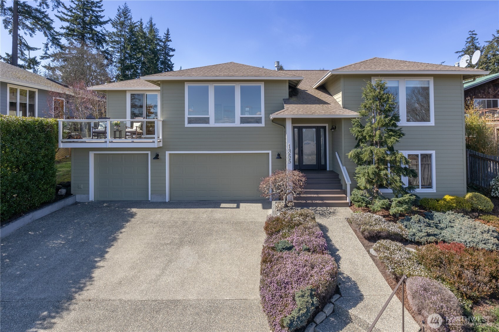 1355 Jackman Street Port Townsend, WA 98368 - Photo 2 of 38 a front view of a house with yard