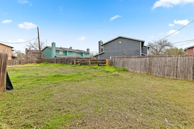 $1,200 | 8412 Garcreek Circle, Unit D, Austin, TX 78724