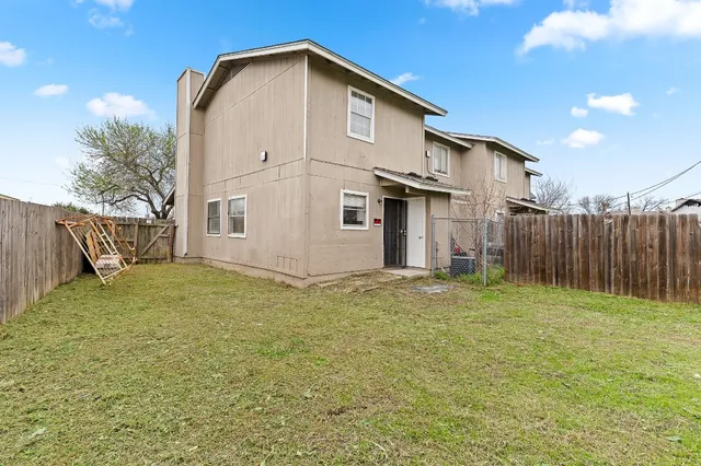 $1,200 | 8412 Garcreek Circle, Unit D, Austin, TX 78724