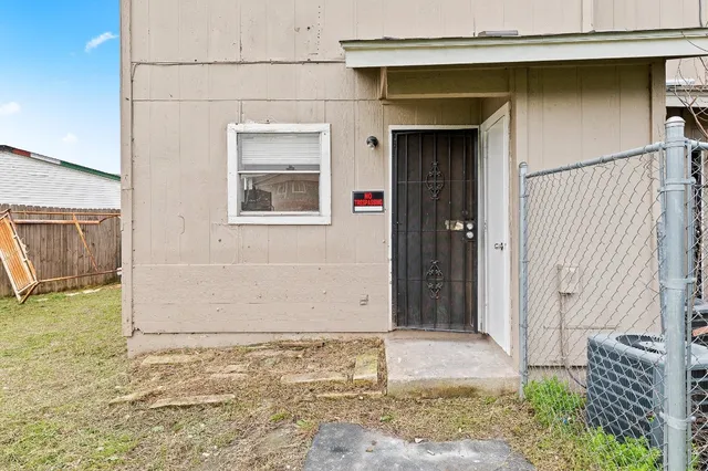 $1,200 | 8412 Garcreek Circle, Unit D, Austin, TX 78724