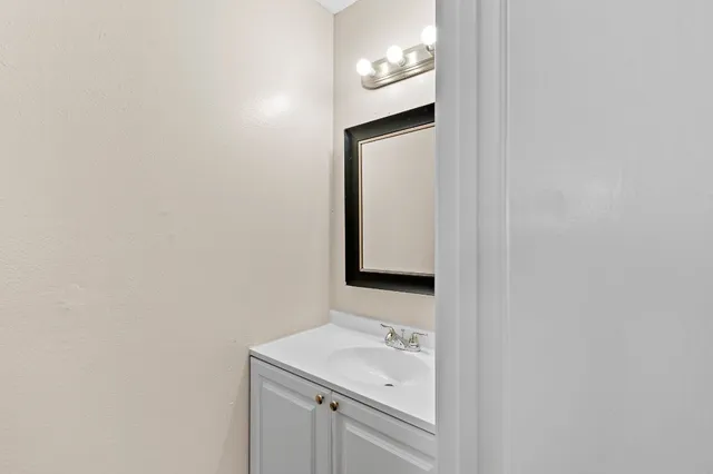 $1,200 | 8412 Garcreek Circle, Unit D, Austin, TX 78724