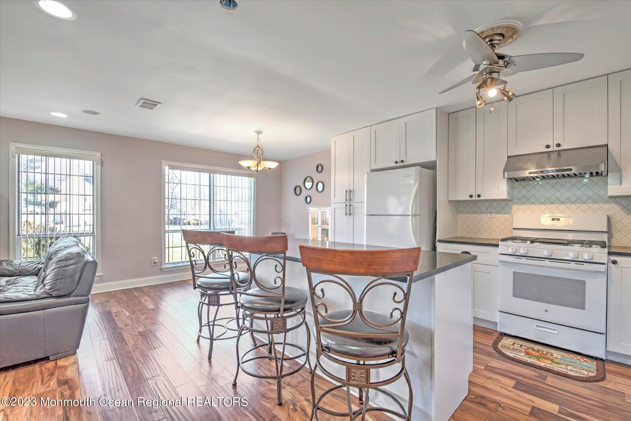 337 Devon Place Morganville, NJ 07751 - Photo 15 of 36 15-KITCHEN