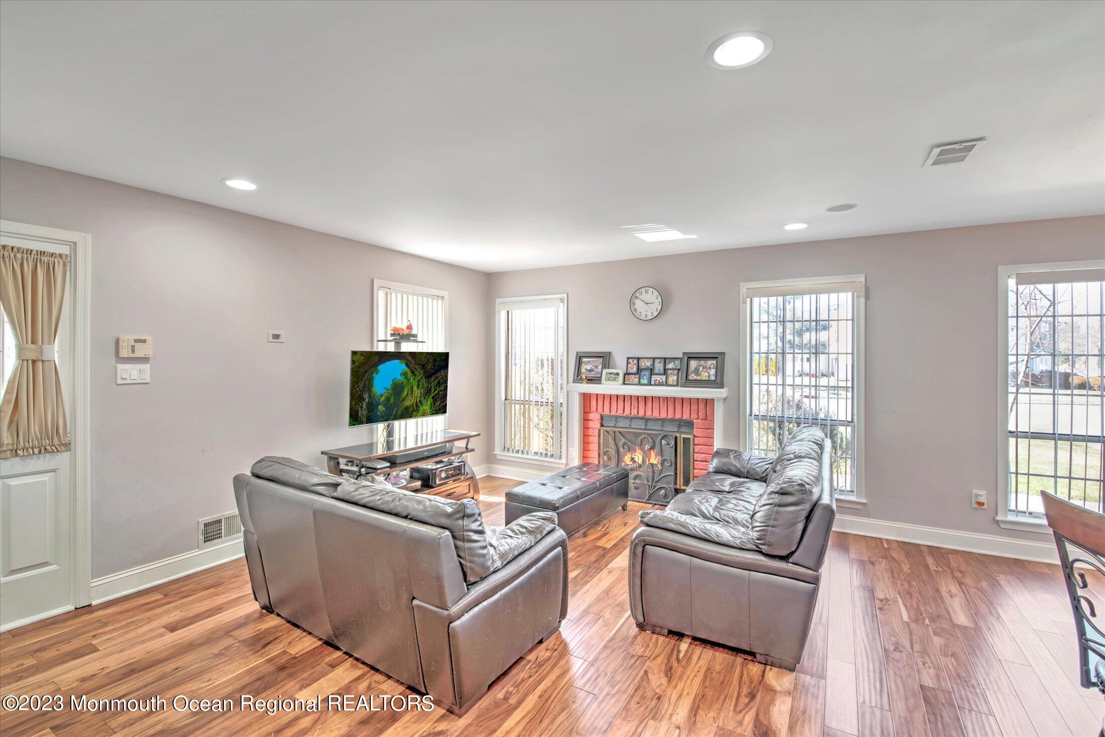 337 Devon Place Morganville, NJ 07751 - Photo 5 of 36 05-LIVING ROOM