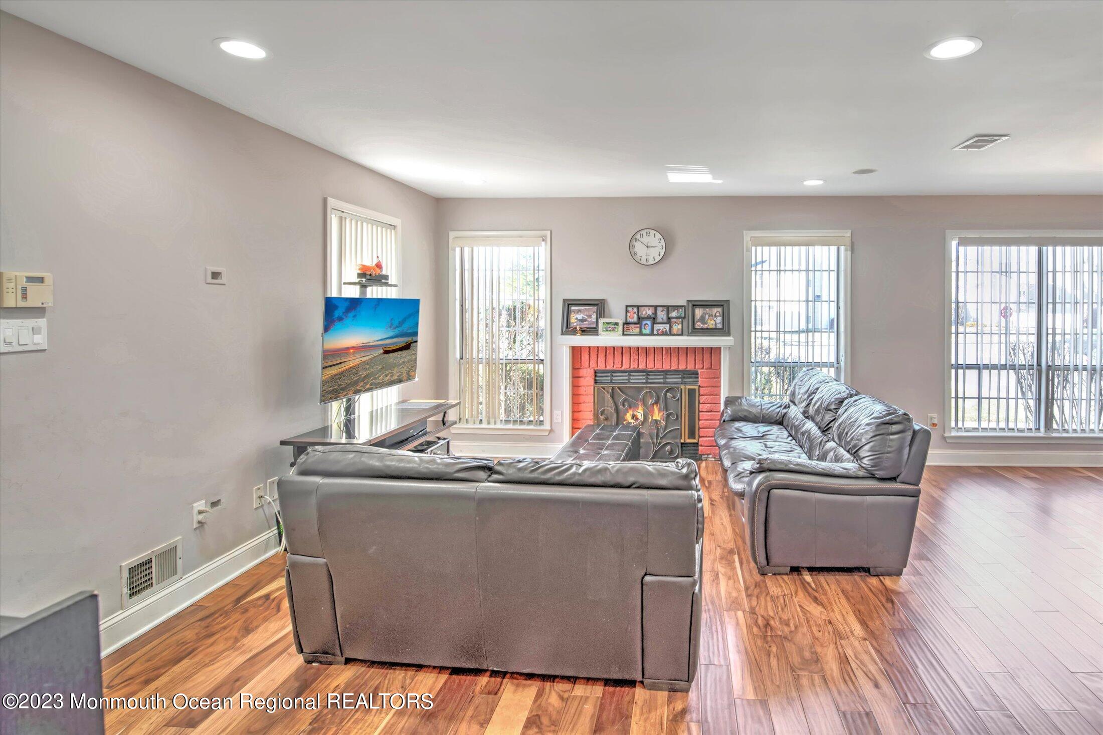 337 Devon Place Morganville, NJ 07751 - Photo 6 of 36 06-LIVING ROOM