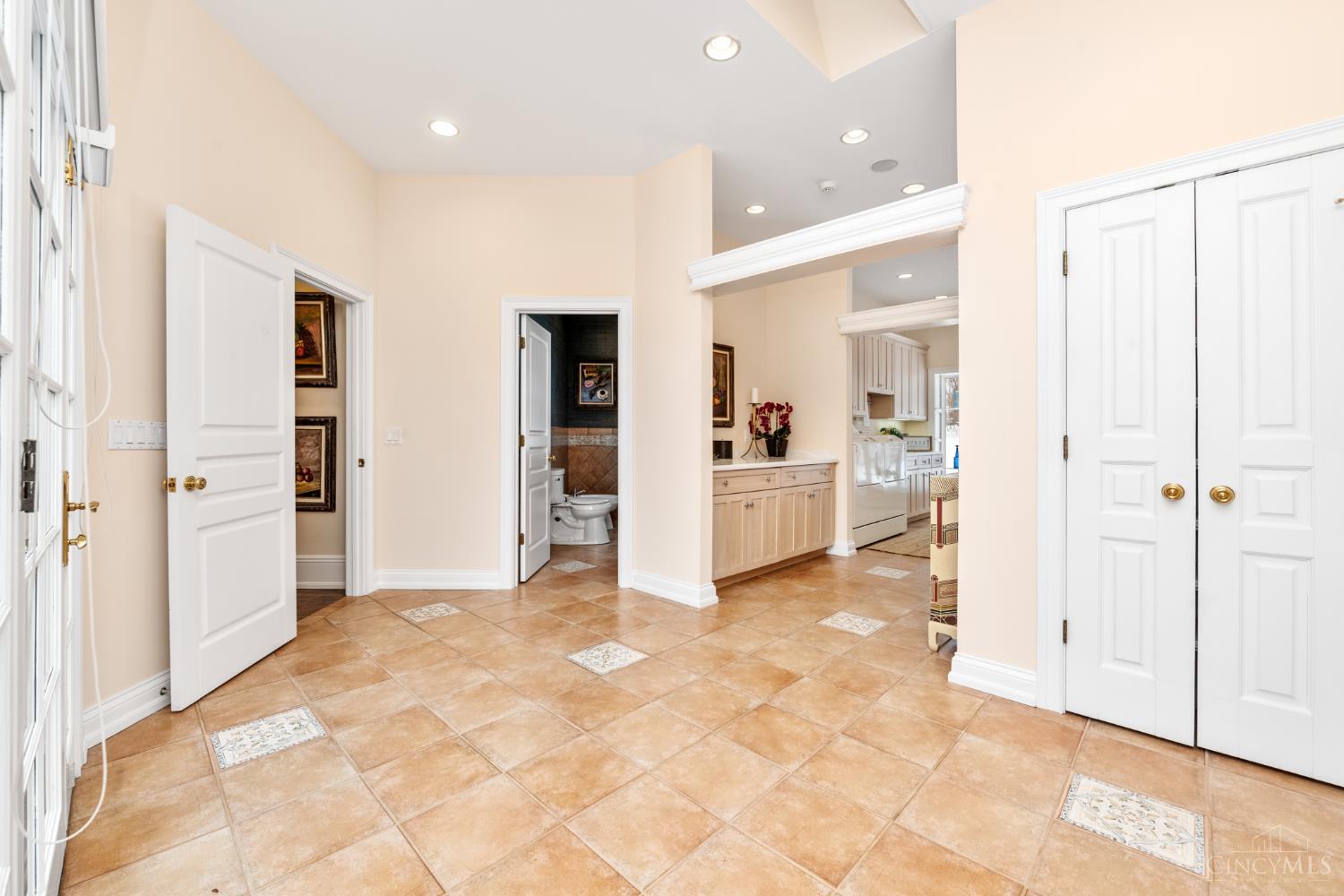 8500 Kugler Mill Road Cincinnati, OH 45243 - Photo 46 of 98 Gallery Image 46