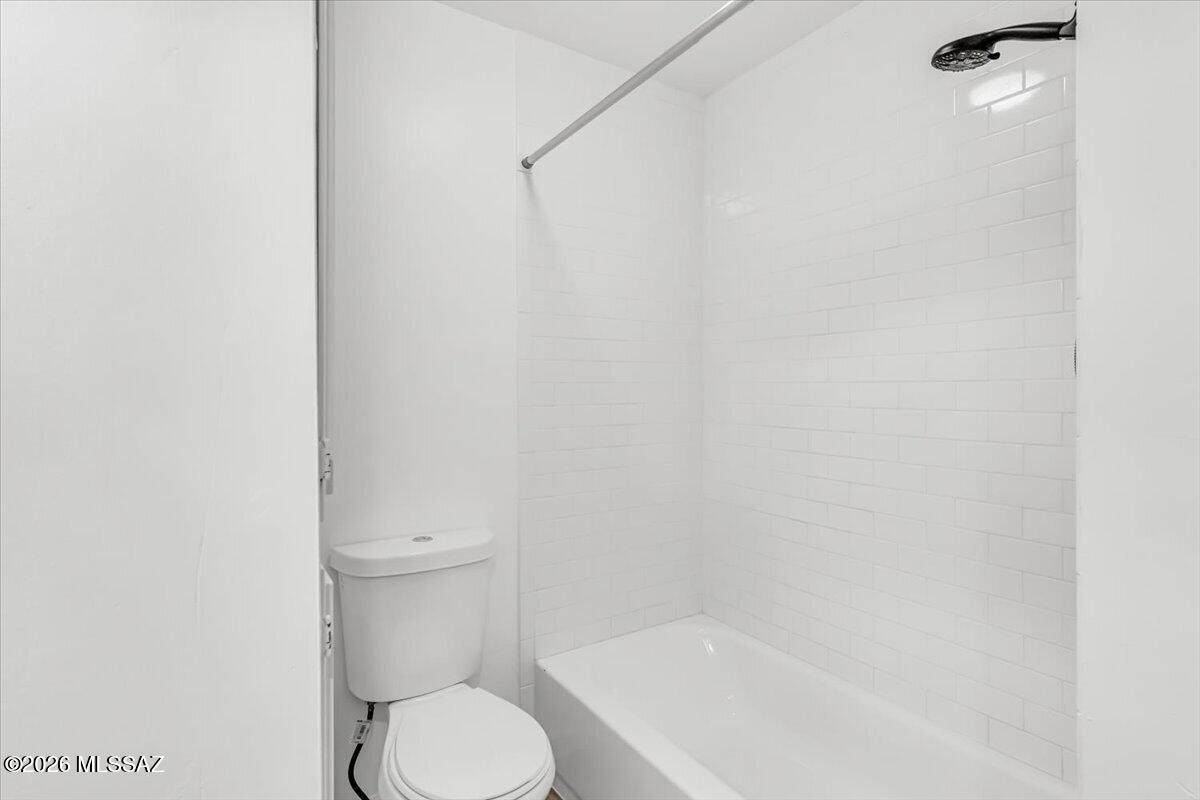 5972 West Rafter Cir Street Tucson, AZ 85713 - Photo 32 of 41 Primary Bathroom
