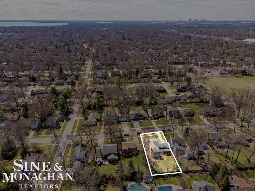 312 Cloverly Road Grosse Pointe, MI 48236 - Photo 74 of 89 50170282-598bbe0f-9bd4-4890-8a08-7146fbc9a6ac.JPG