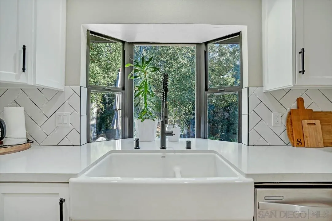 15867 Prairie Vista Road Poway, CA 92064 - Photo 20 of 70 a bathroom with a bathtub and sink