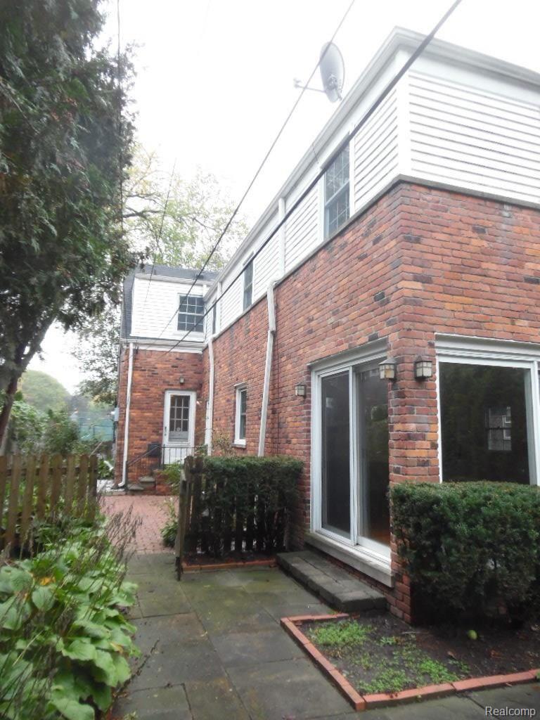 704 Neff Road Grosse Pointe, MI 48230 - Photo 11 of 42 SAM_4241.JPG