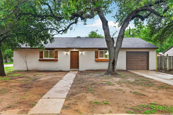 $225,000 | 203 Haverlah Road, Pleasanton, TX 78064