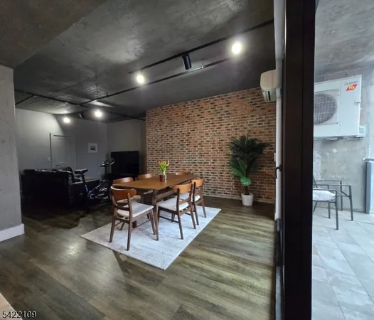 $2,750 | 58 Elm Street, Unit 504, Newark, NJ 07105