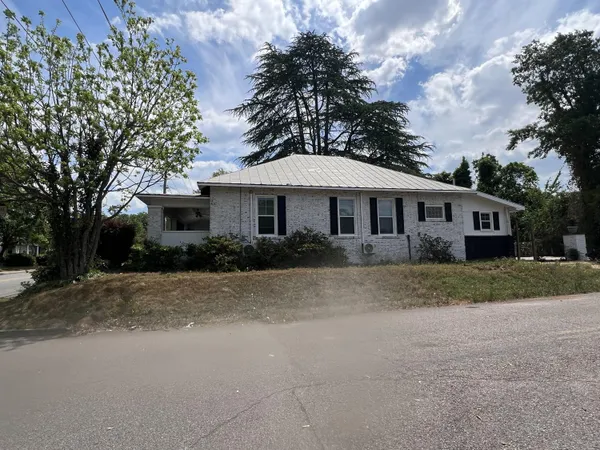 $1,695 | 214 West Buena Vista Avenue, North Augusta, SC 29841