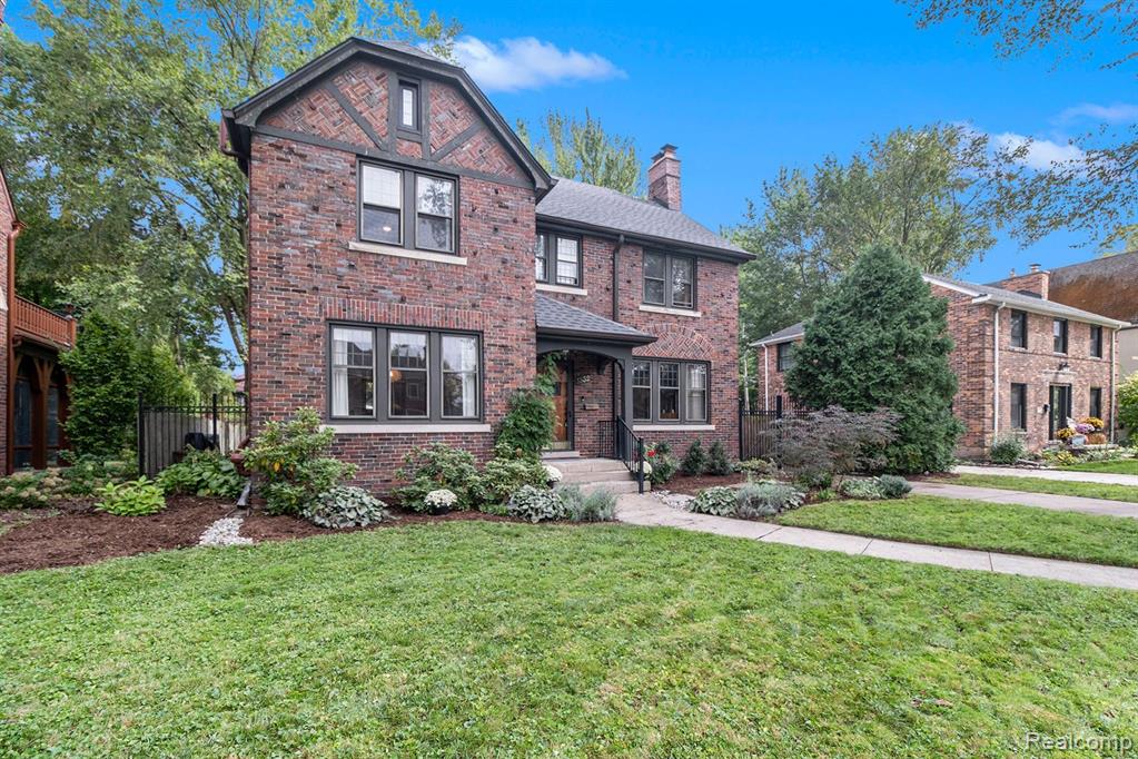1332 Bedford Road Grosse Pointe Park, MI 48230 - Photo 3 of 39