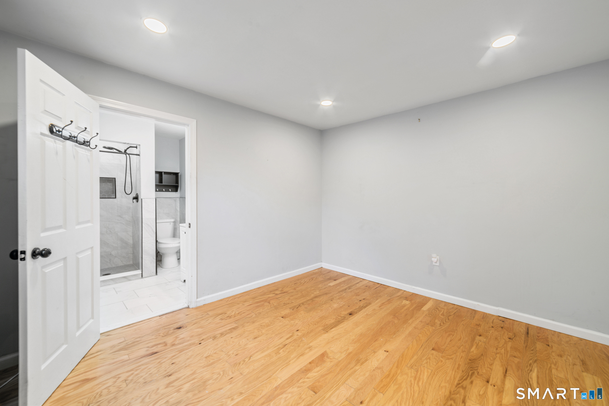 662 Milford Point Road Milford, CT 06460 - Photo 11 of 26