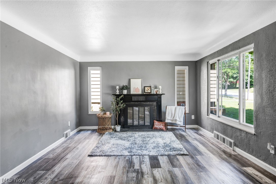 4373 Neville Road Cleveland, OH 44121 - Photo 4 of 42