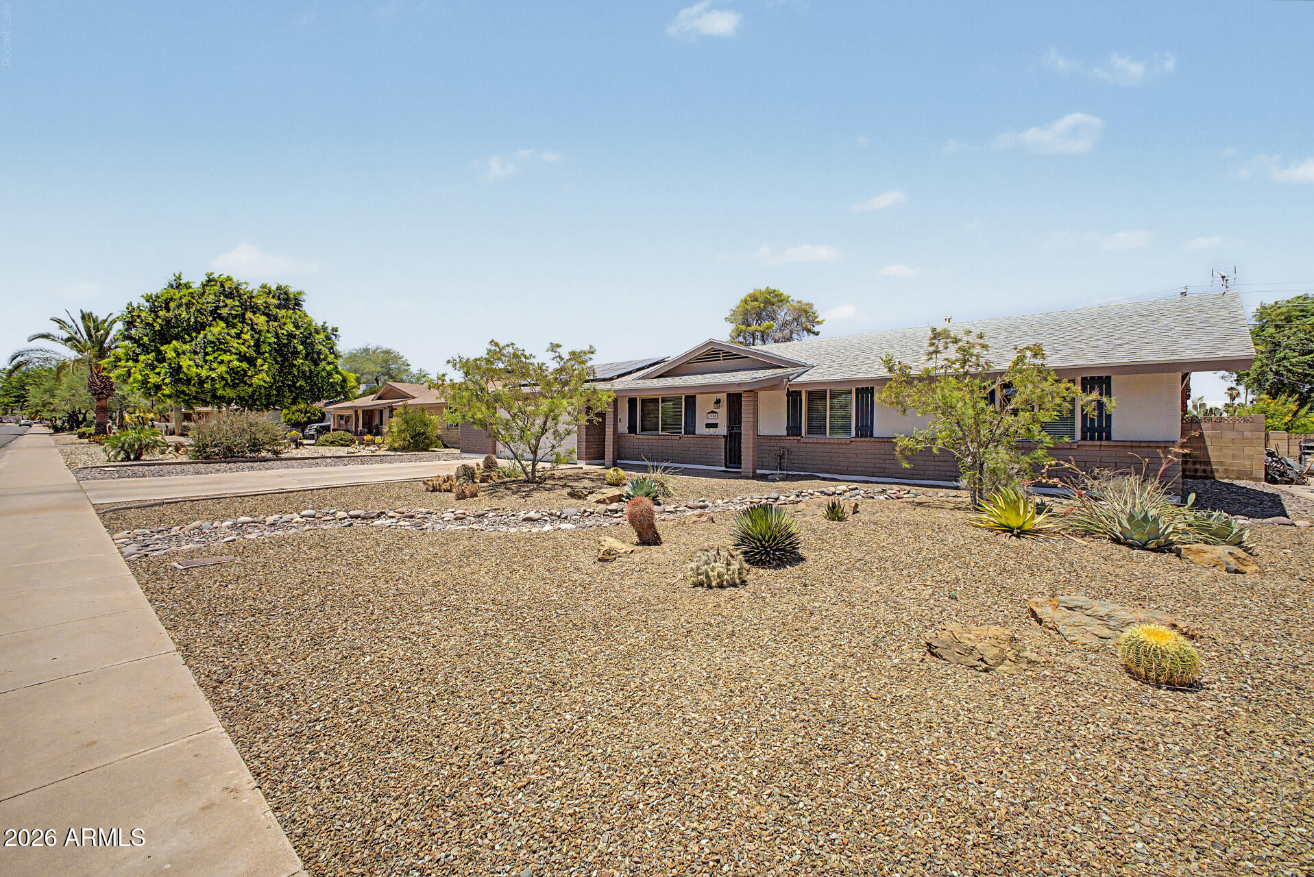 3910 East Shangri La Road Phoenix, AZ 85028 - Photo 4 of 33
