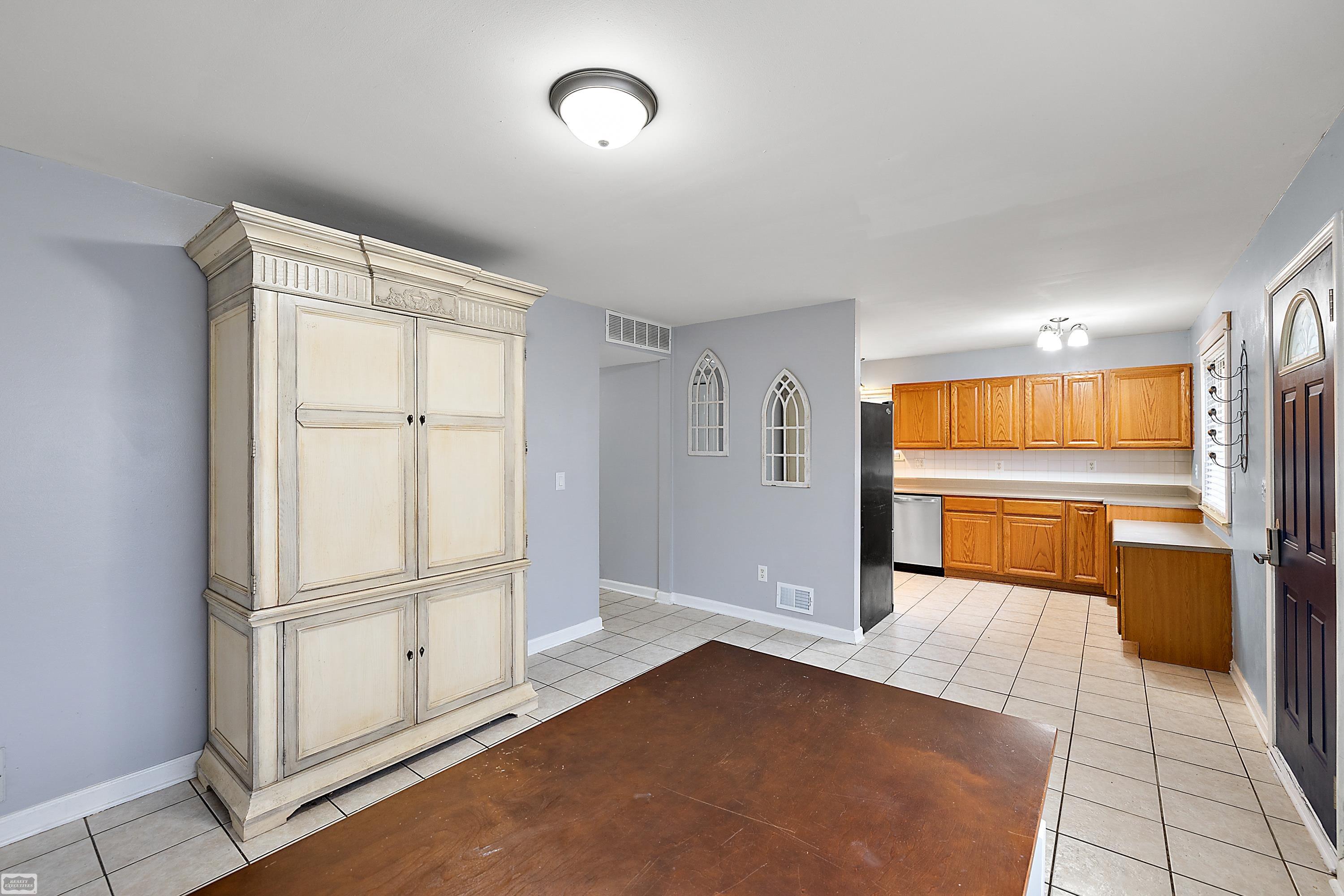 26082 Clear Street Harrison, MI 48045 - Photo 8 of 43