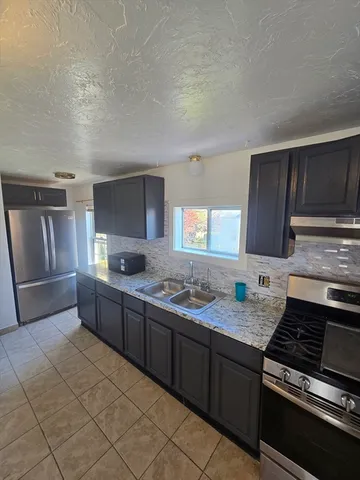 $2,900 | 176 Green Street, Unit 2, Brockton, MA 02301