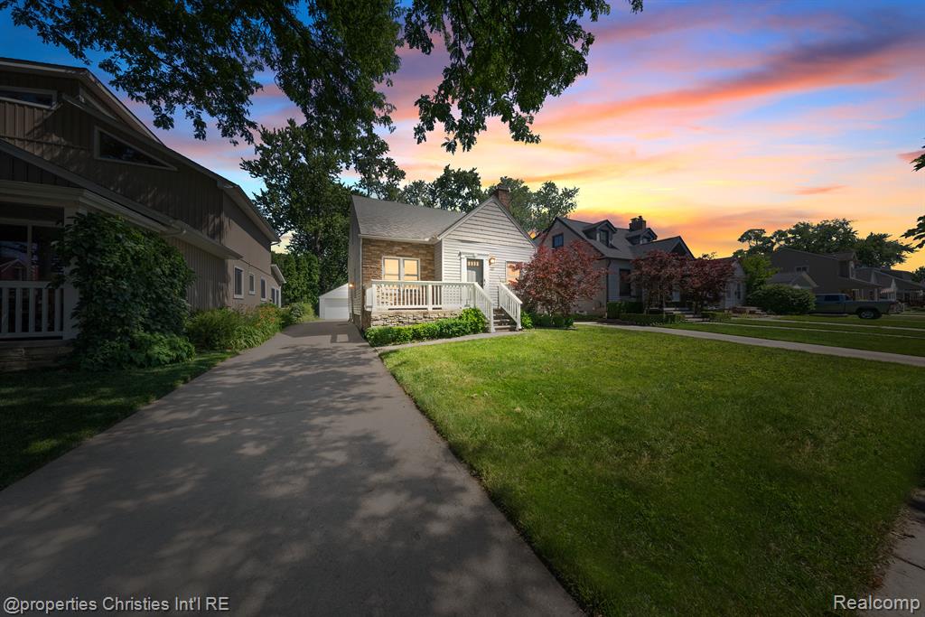 972 Harvard Road Berkley, MI 48072 - Photo 2 of 29