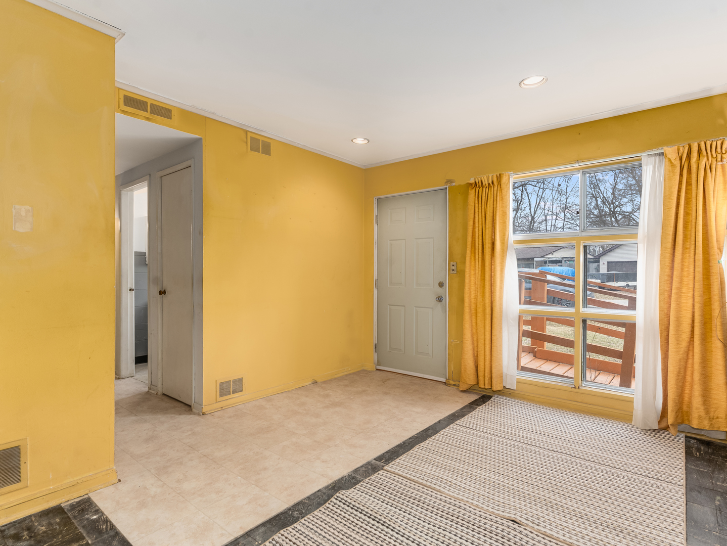 16202 St Louis Avenue Markham, IL 60428 - Photo 11 of 18 a view of livingroom with an empty space and a window