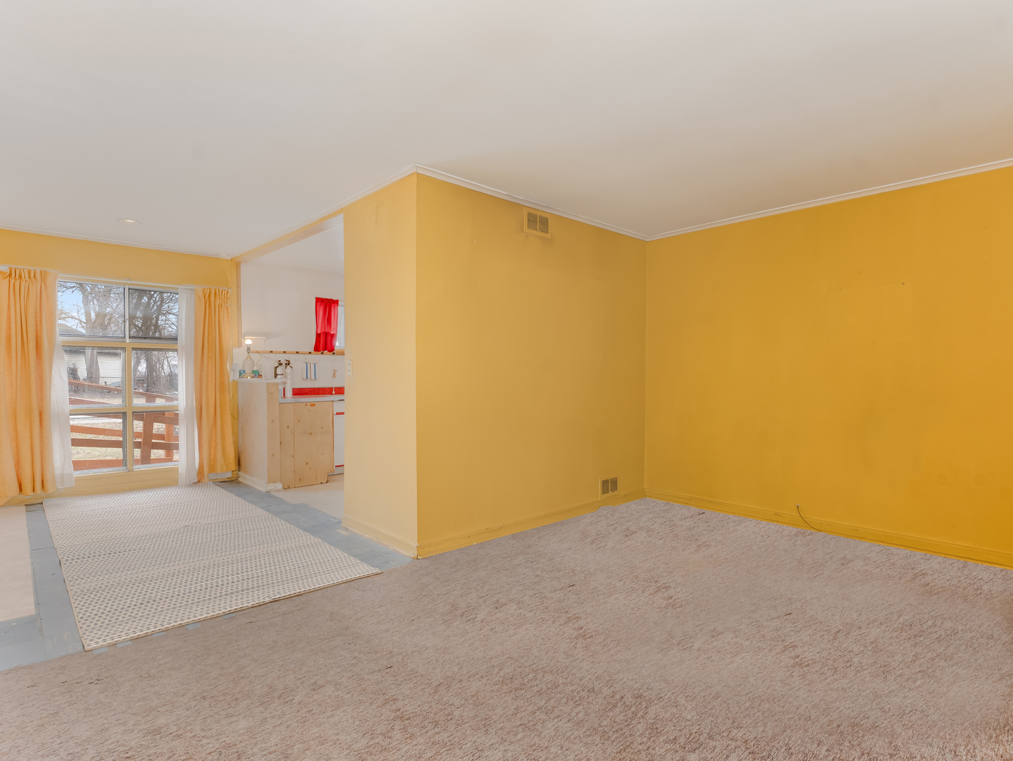 16202 St Louis Avenue Markham, IL 60428 - Photo 12 of 18 a view of livingroom with kitchen