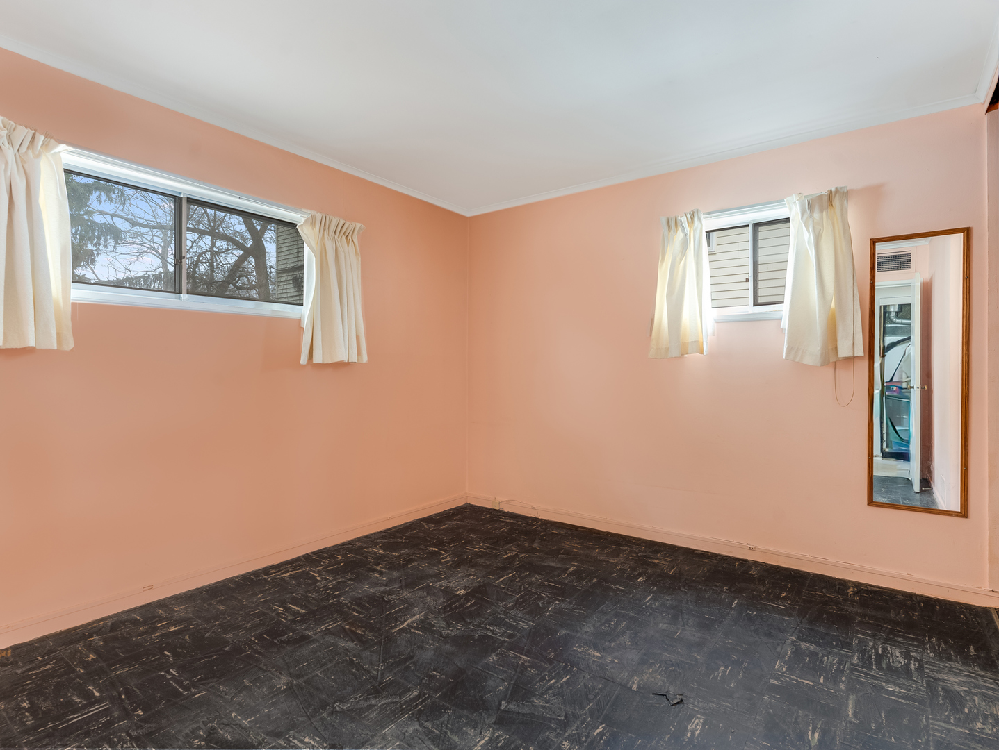 16202 St Louis Avenue Markham, IL 60428 - Photo 16 of 18 a view of empty room with windows