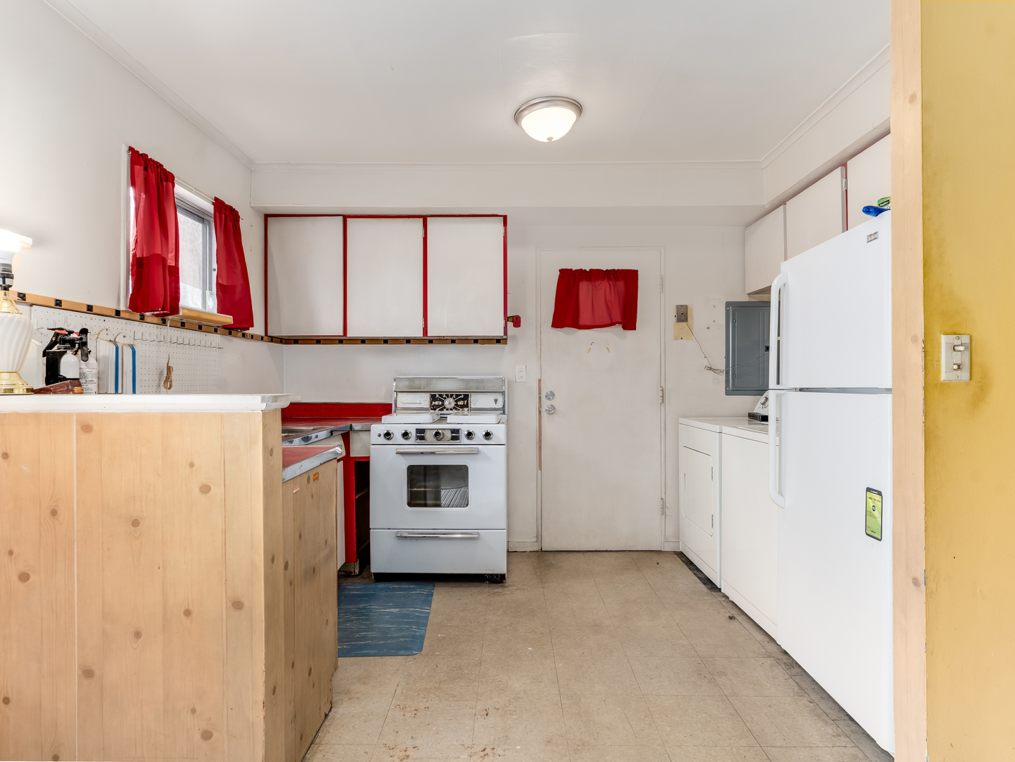 16202 St Louis Avenue Markham, IL 60428 - Photo 6 of 18 a kitchen with stainless steel appliances a refrigerator and a stove