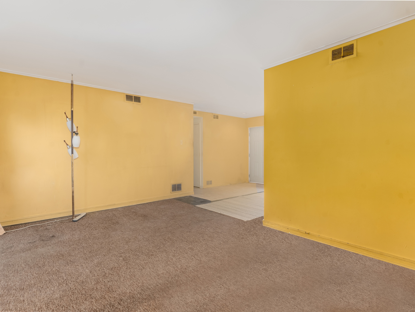 16202 St Louis Avenue Markham, IL 60428 - Photo 10 of 18 a view of an empty room with a window