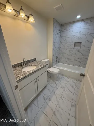 $420,000 | 37 Honey Suckle Cove, Holly Springs, MS 38635