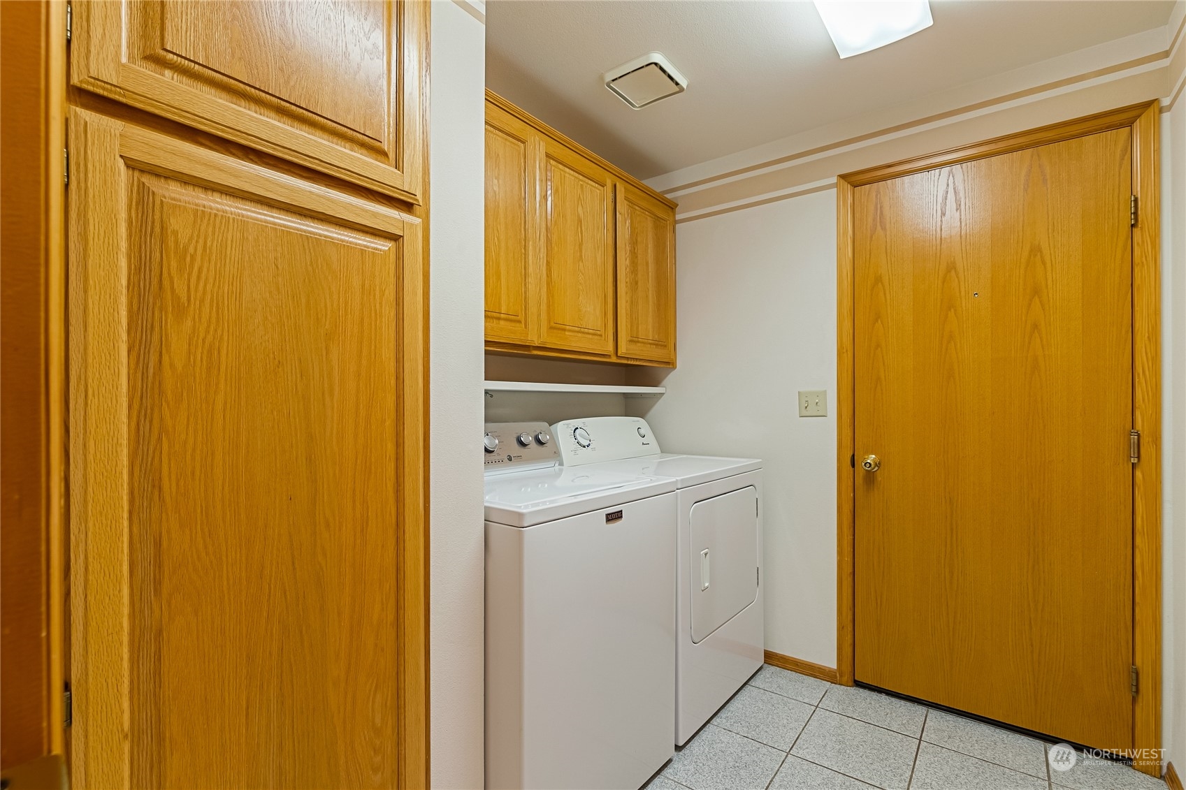 3376 Northgate Road Bellingham, WA 98226 - Photo 28 of 38 a view of a utility room with washer and dryer