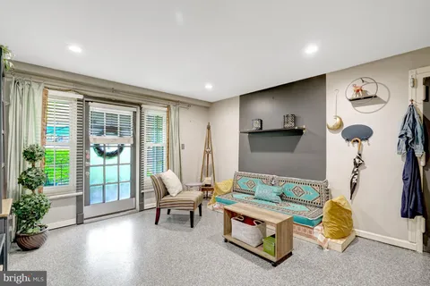 $270,000 | 8360 Dunham Court, Springfield, VA 22152