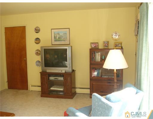 19 Sims Road Edison, NJ 08817 - Photo 4 of 24