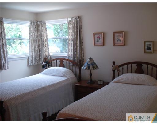19 Sims Road Edison, NJ 08817 - Photo 7 of 24