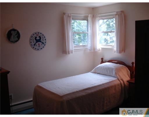 19 Sims Road Edison, NJ 08817 - Photo 8 of 24
