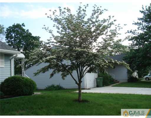 19 Sims Road Edison, NJ 08817 - Photo 9 of 24