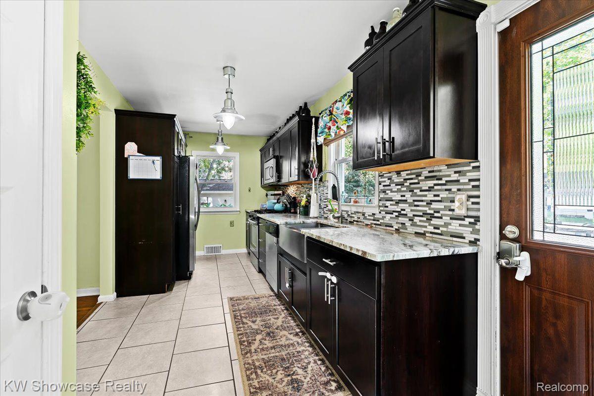 6402 Logan Road Waterford, MI 48329 - Photo 16 of 27 Gallery Image 16