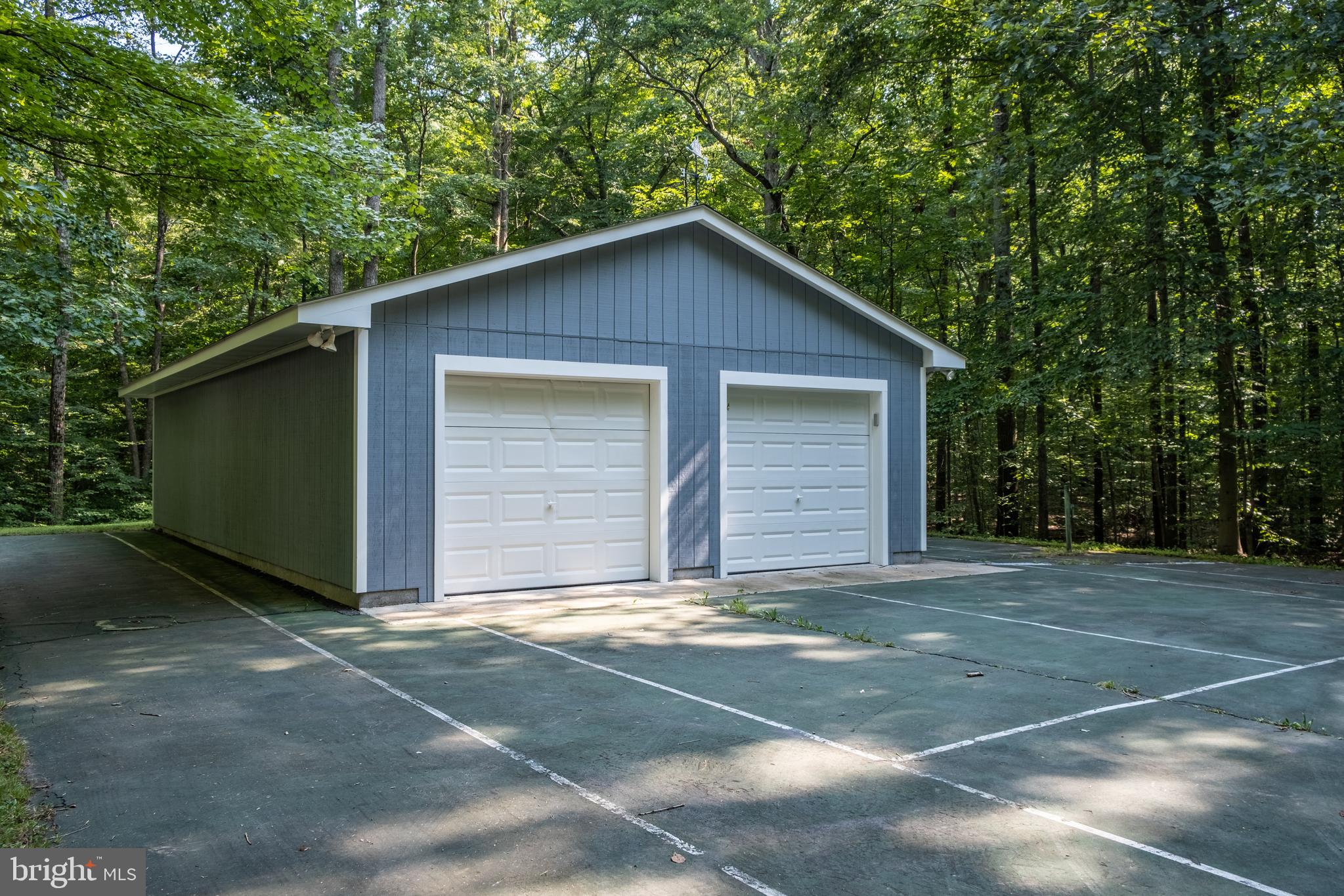 3689 Russell Road Woodbridge, VA 22192 - Photo 4 of 13 Detached 4-car garage
