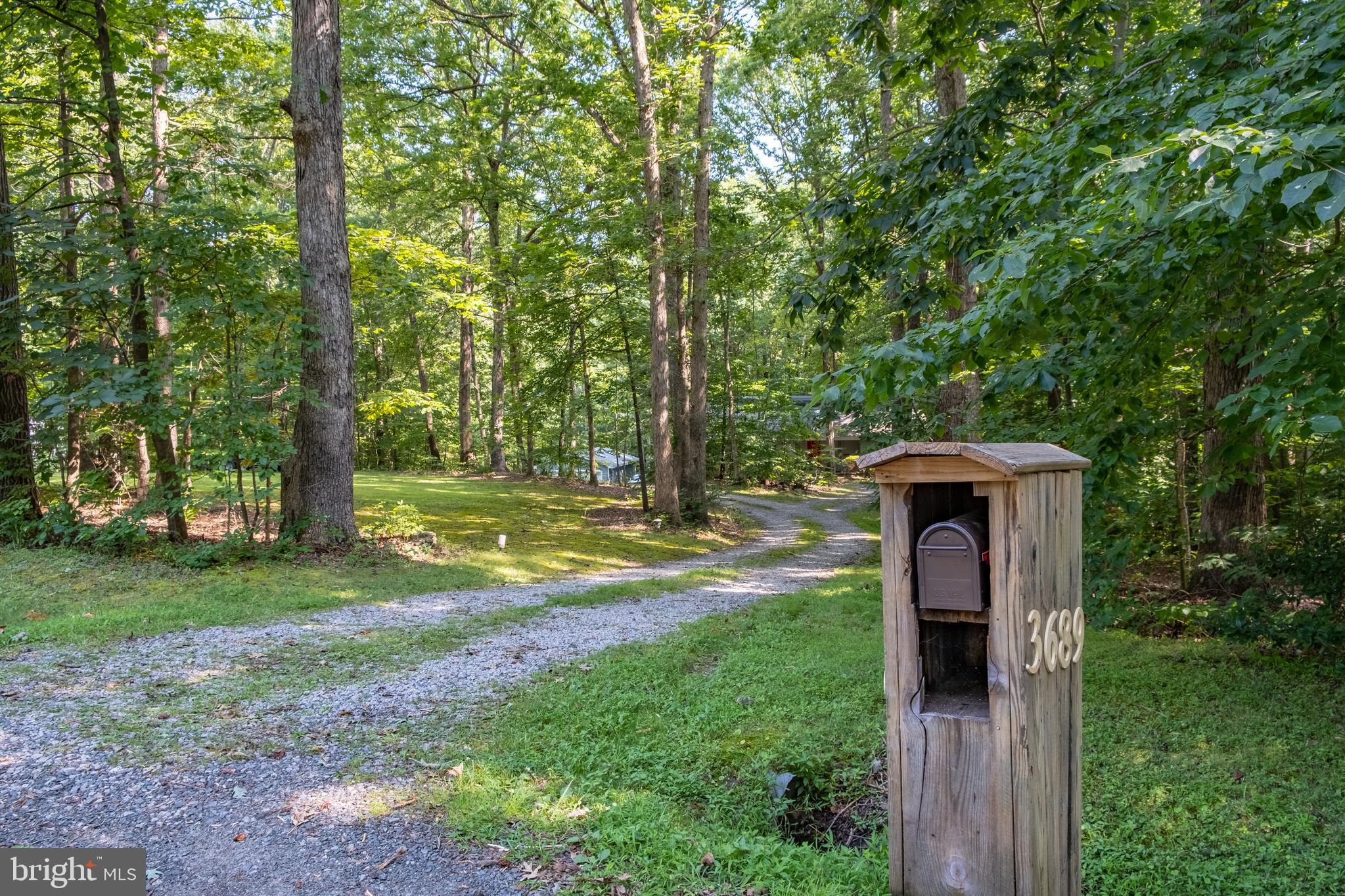 3689 Russell Road Woodbridge, VA 22192 - Photo 5 of 13 Country tranquility in the city